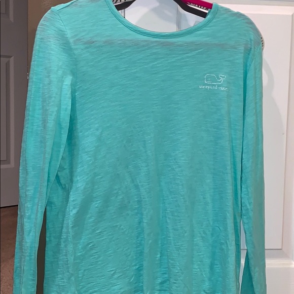 2/$35! Women’s Vineyard Vines T-shirt - Picture 3 of 6